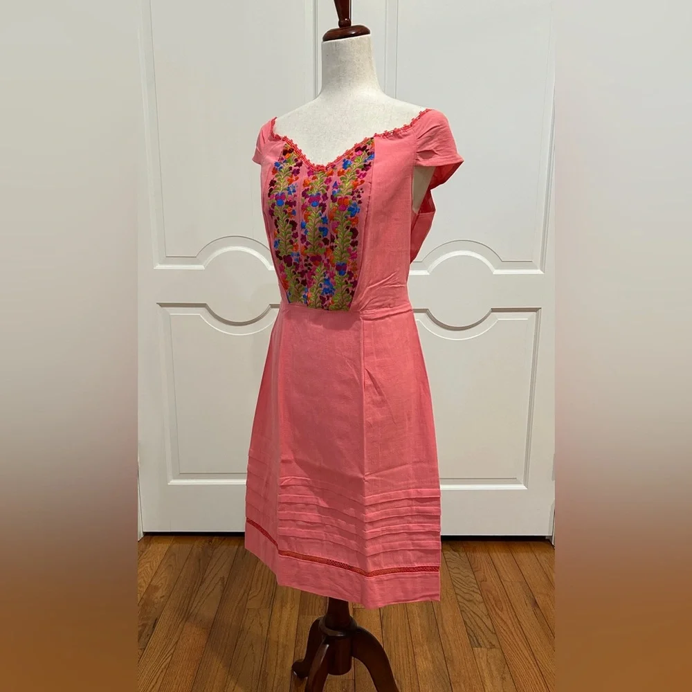 Mexican embroidered dress, hand Embroidered with Cotton threads. - Picture 6 of 7